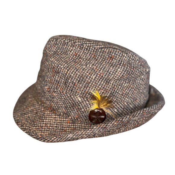 VINTAGE TWEED FEDORA BROWN WOOL SIZE 7 MEDIUM MENS FEATHER & MEDALLION ACCENT - Picture 1 of 6